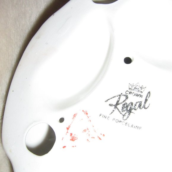 Lady With Sheep Porcelain Figurine - Picture 2 of 3